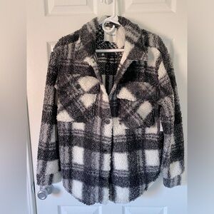 Plaid black and white winter/fall cozy jacket